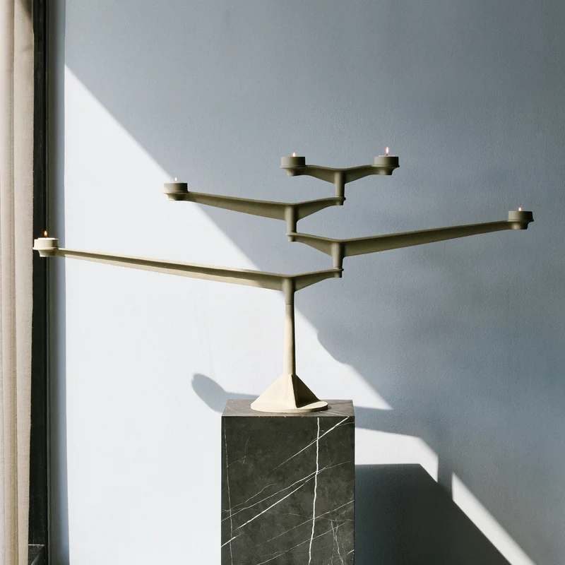 Large Candelabra - Kerzenständer in beige-grau