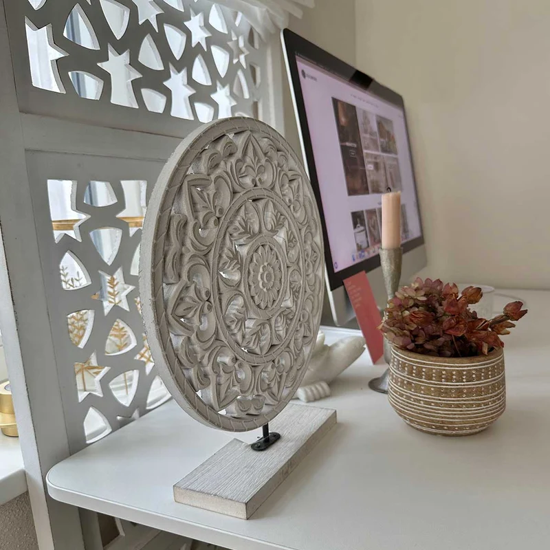 Weißes Mandala als Deko