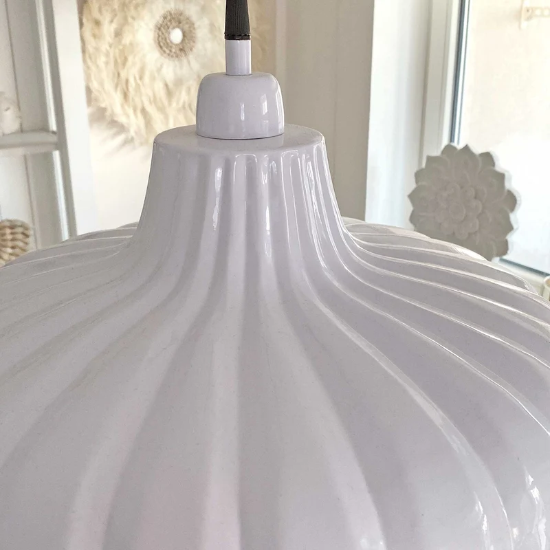 Weiße Esstischlampe