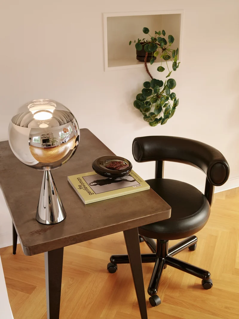Fat Work Chair Black Leather – Gepolsterter Design Bürostuhl mit Rollen