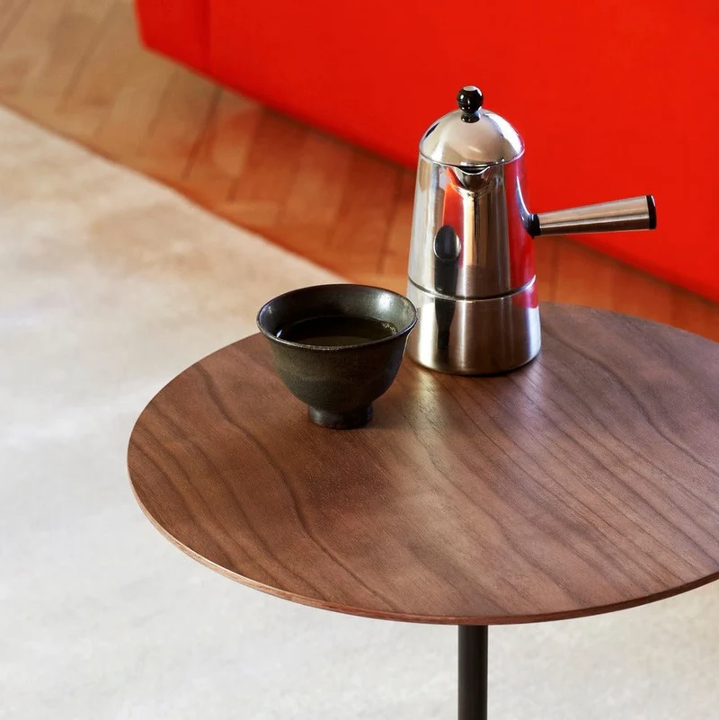 Beistelltisch Lato LN8 rund Lacquered Walnut/Emperador - &Tradition