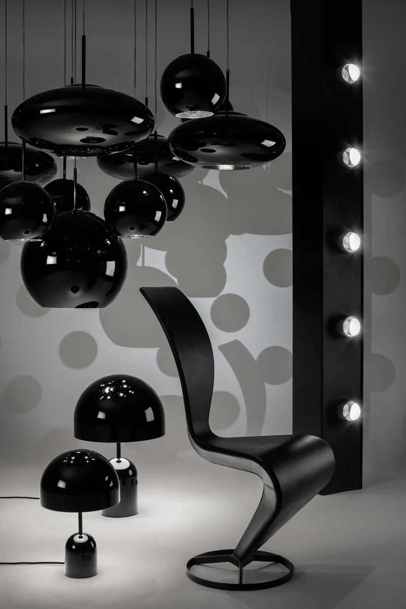 Bell Table Light in High-Gloss Black