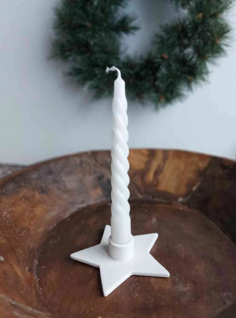 Kerzen TWISTED 4er Set gedreht LAQUER 20 cm Spitzkerzen glänzend weiß LENE BJERRE
