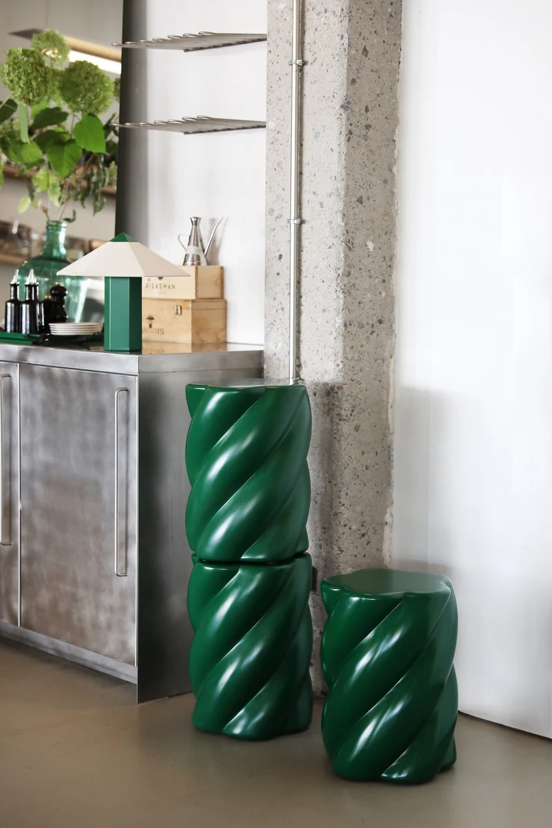 Hocker „Marshmallow“ – skulpturaler Design-Stool in Grün