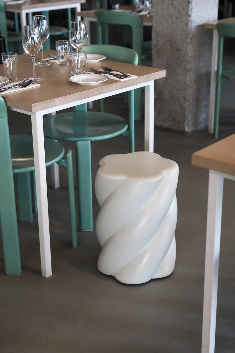 Hocker „Marshmallow“ Off-White – skulpturaler Design-Stool