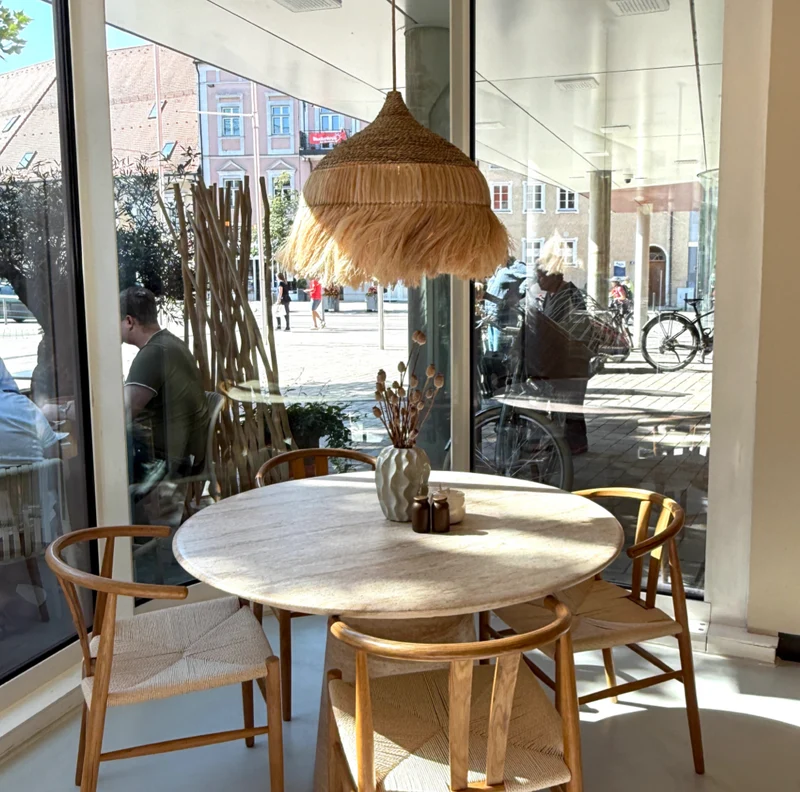 Boho Lampe aus Gras "The Abaca Hoola"