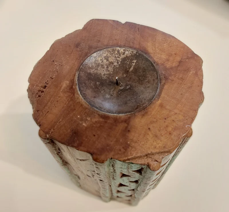 Kerzenhalter mit Schnitzerei aus alten Holzelementen UNIKAT | 14x17,5 | massiv