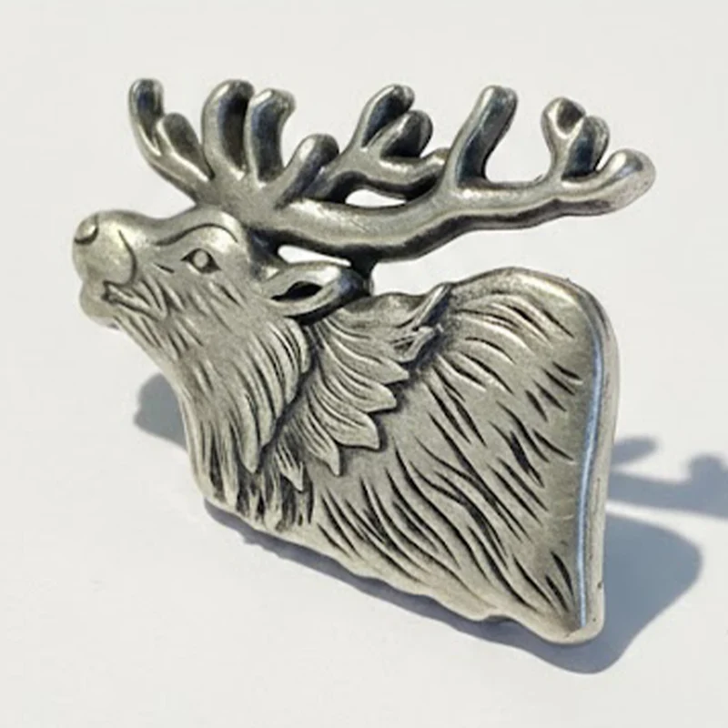 Anstecker Röhrender Hirsch