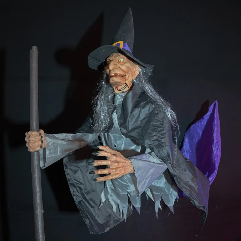 Halloween Standfigur "Fliegende Hexe Willa" - Animatronic Outdoor geeignet | 310 cm
