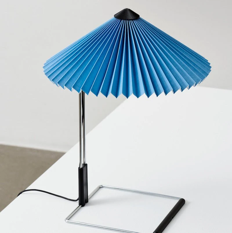 Tischleuchte Matin Chrom Blau Ø 30cm - HAY