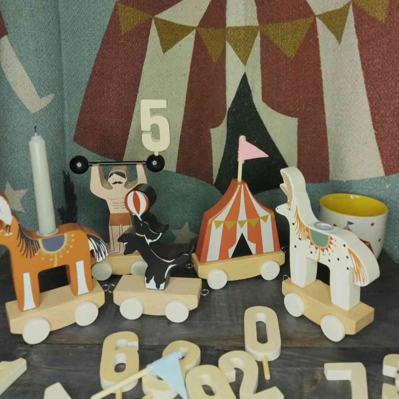 Geburtstagszug Zirkus von Bloomingville | ALEY Geburtstagskerzen-Deko 51 cm | mit 10 Ziffern