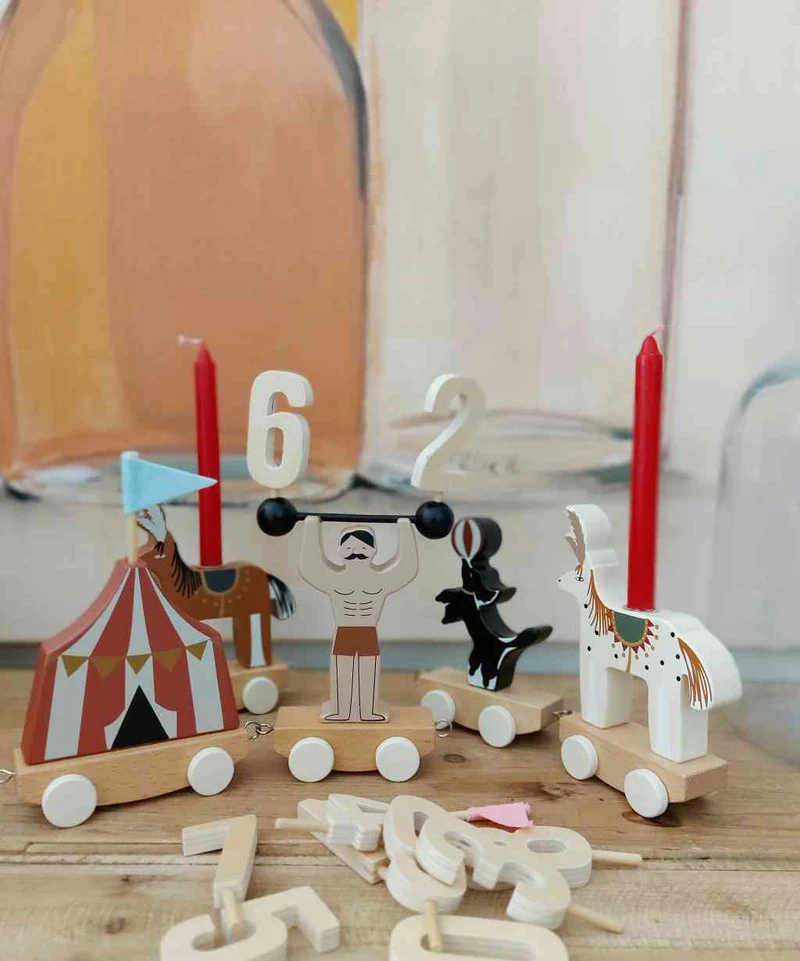 Geburtstagszug Zirkus von Bloomingville | ALEY Geburtstagskerzen-Deko 51 cm | mit 10 Ziffern