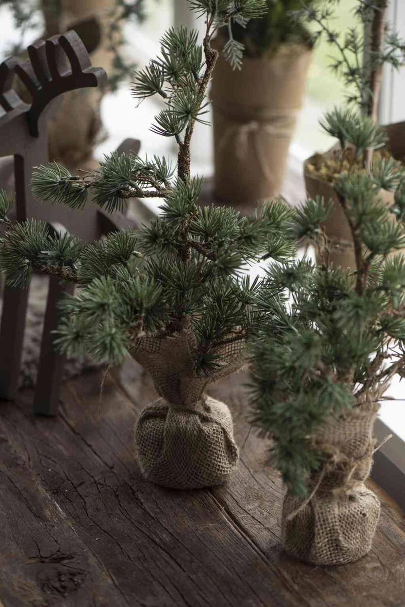 ZEDERNBAUM ☆ 30-35 cm Weihnachtsbaum Kunstpflanze im Jutesack