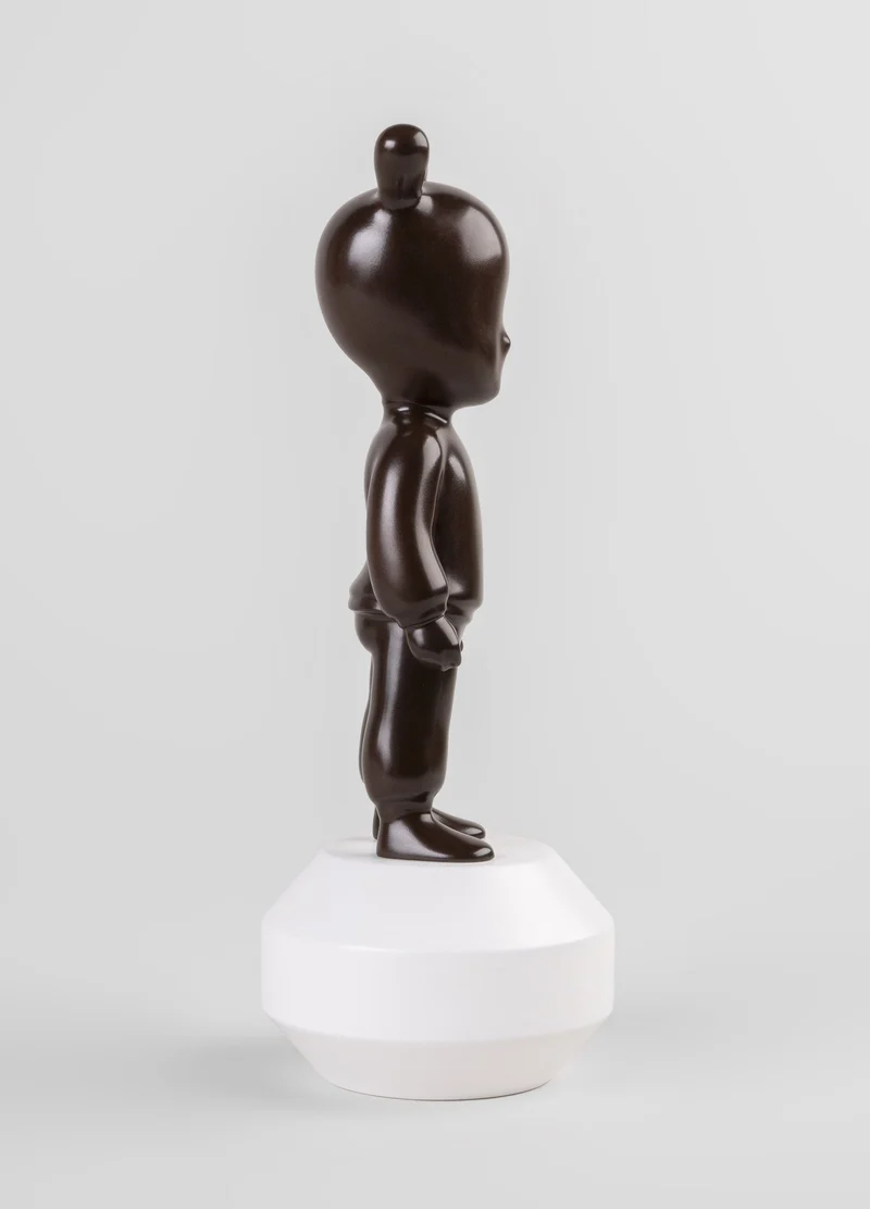Skulptur The Chocolate Guest aus Porzellan in braun