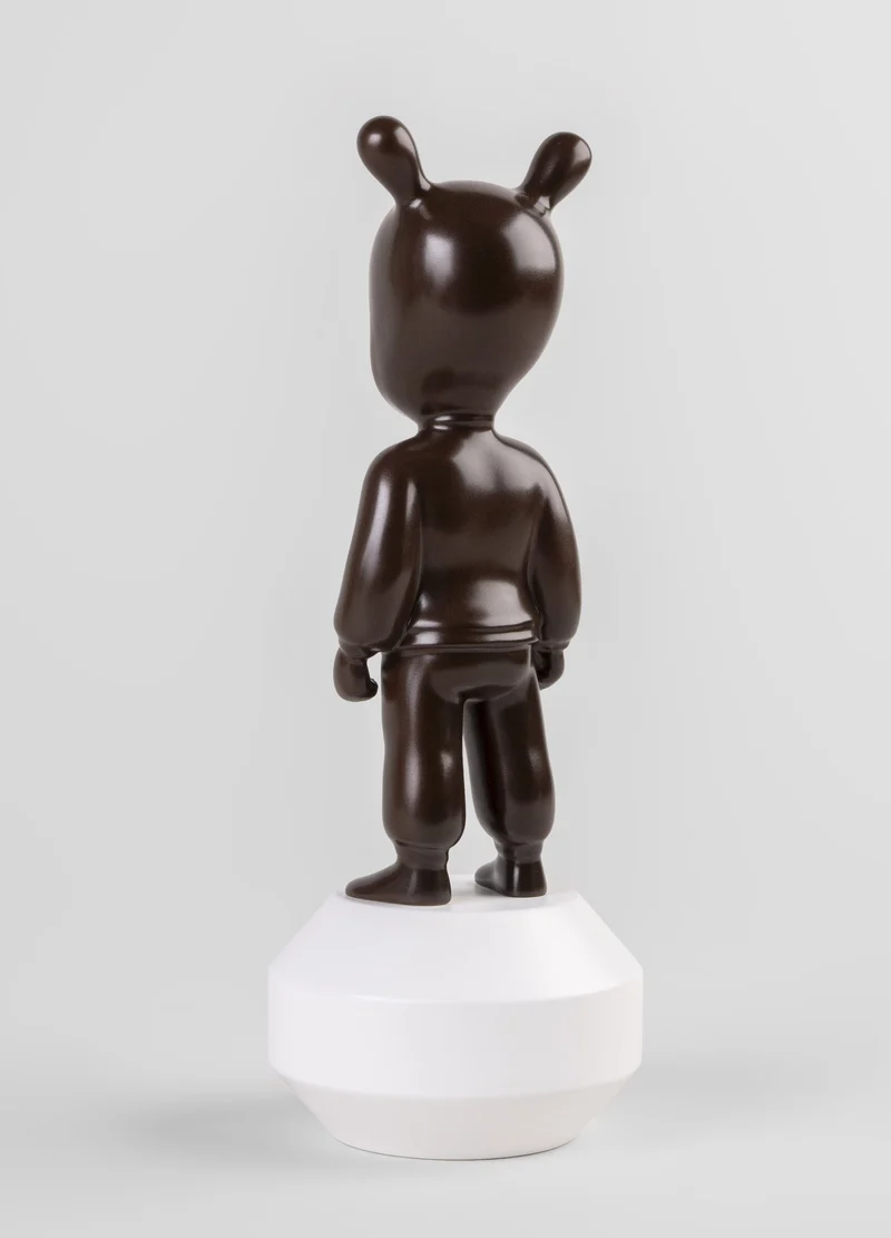 Skulptur The Chocolate Guest aus Porzellan in braun