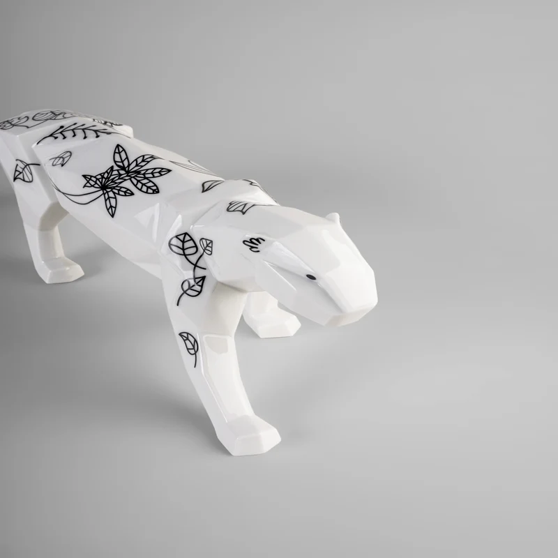 Skulptur BLACK JUNGLE PANTHER aus Porzellan in weiß