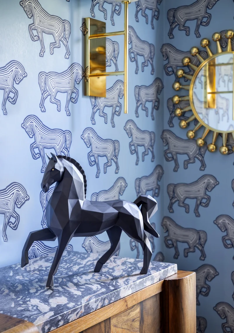 Skulptur HORSE aus Porzellan in matt schwarz
