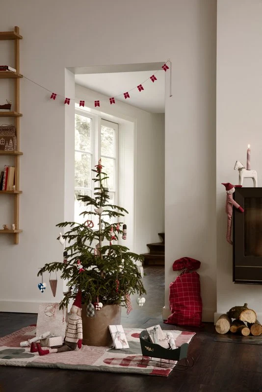 Maileg Weihnachtsbaumteppich ca. 120x120 cm PATCHWORK Decke inkl. rot kariertem Stoffsack