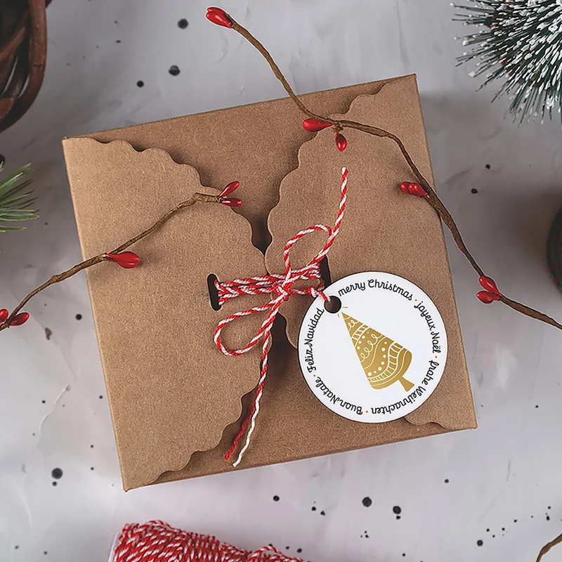 200 Weihnachtssticker auf Rolle Frohe Weihnachten international Baum gold weiß Ø 5 cm