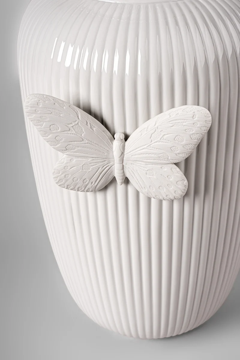Vase LADY LUCK aus Porzellan in weiß