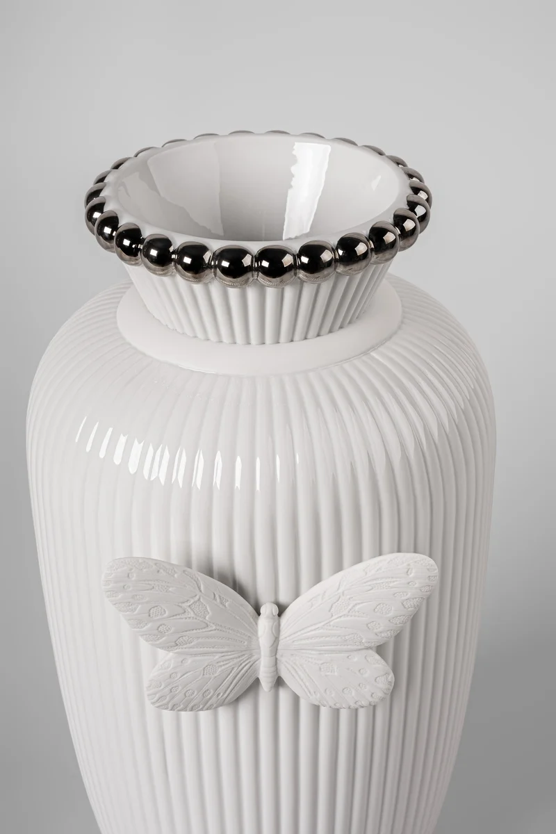 Vase LADY LUCK aus Porzellan in weiß