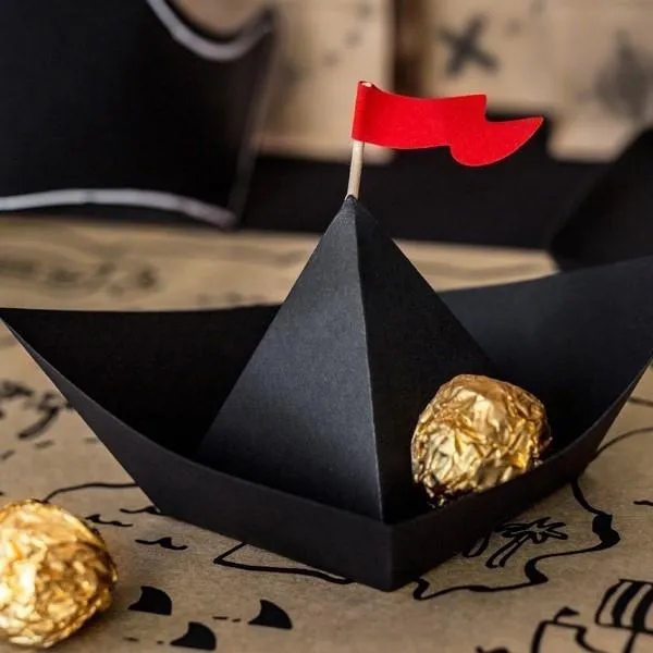 Partydeko Piratenschiff (6 Stück)