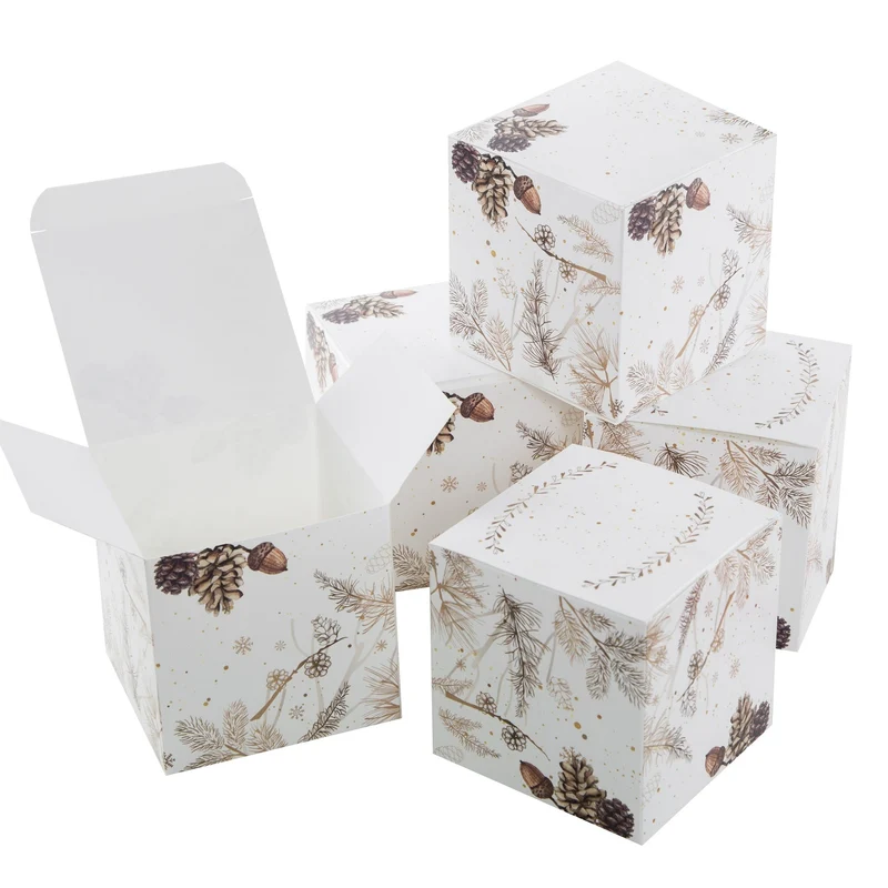 10 Geschenkboxen weiß 8 x 8 cm mit Zapfen und Zweigen braun-gold