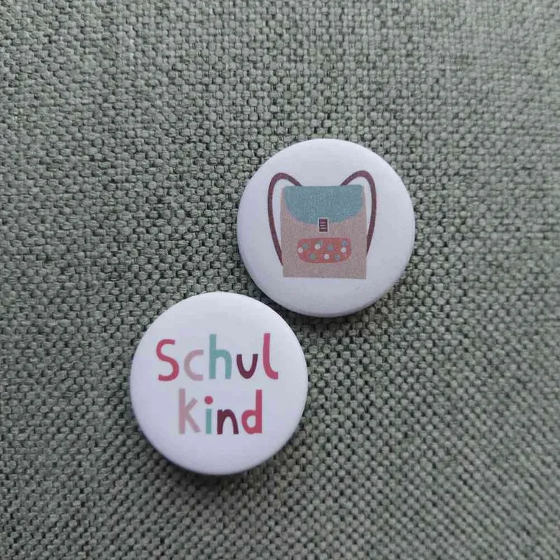 BUTTONS Anstecker 2er Set zur EINSCHULUNG Schulkind + Schulranzen | AVA & YVES