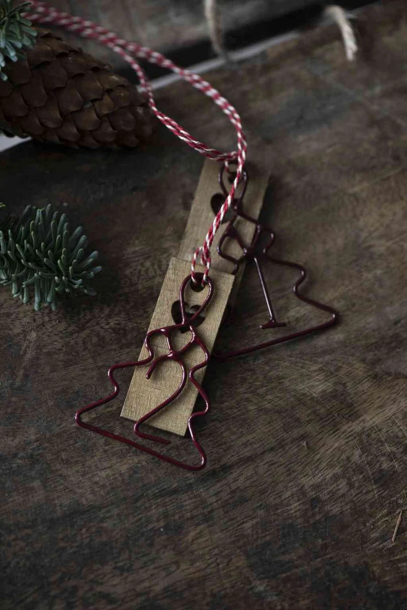 Adventsanhänger 1 + 2 + 3 + 4 dunkelrot Tannenbaum ca. 5,5 x 4 cm | Ib Laursen Stillenat