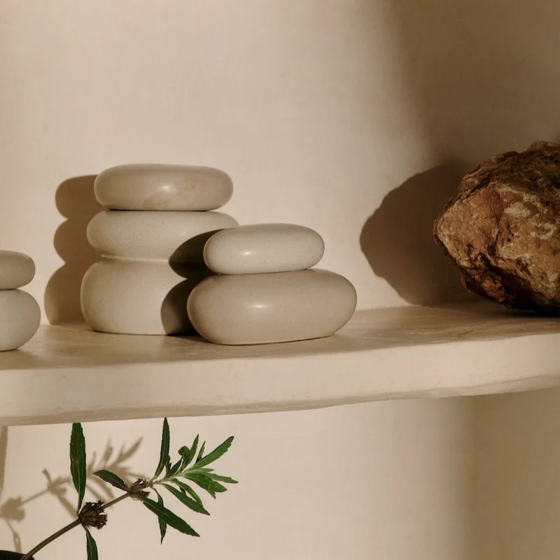 Pebble Box Keramikdose mit Deckel Sand - ferm LIVING