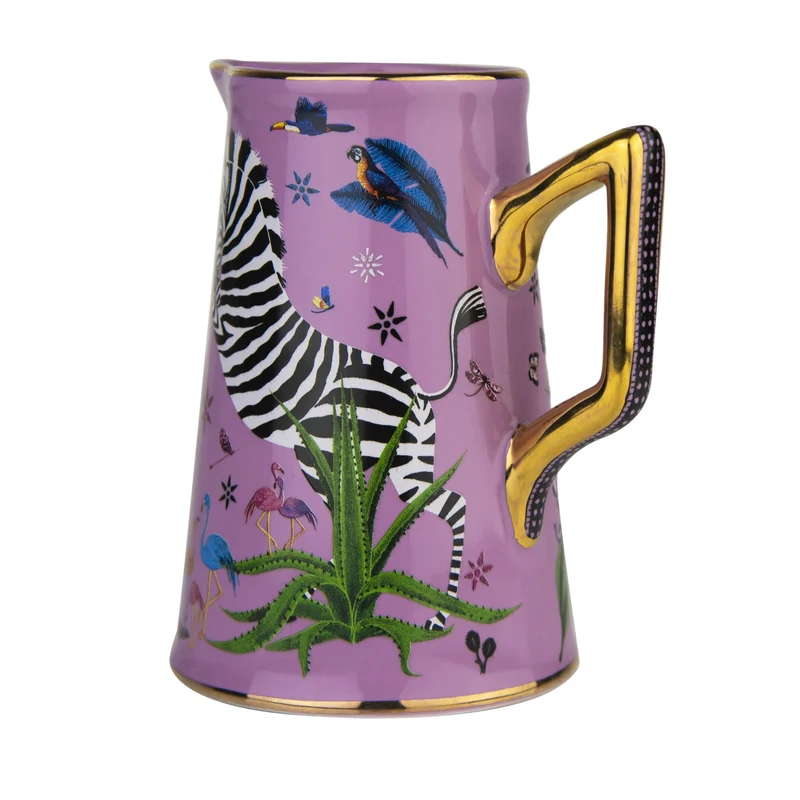 Kleine Karaffe „Jug Ceramic Pink“ Jungle-Motiv