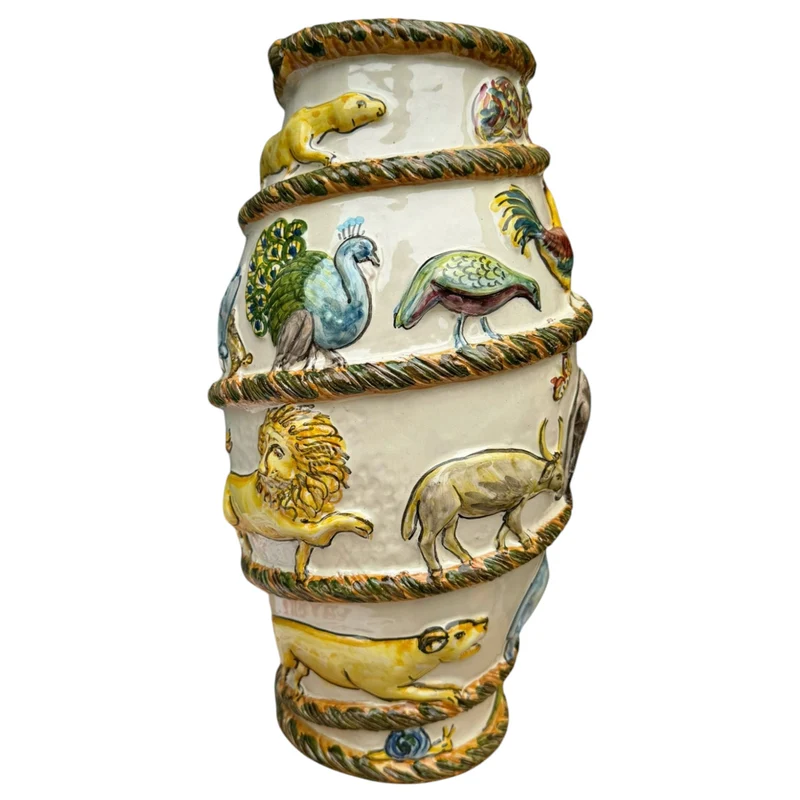 Vase „Menagerie Savana“ – handgefertigte Keramikvase mit Tierrelief