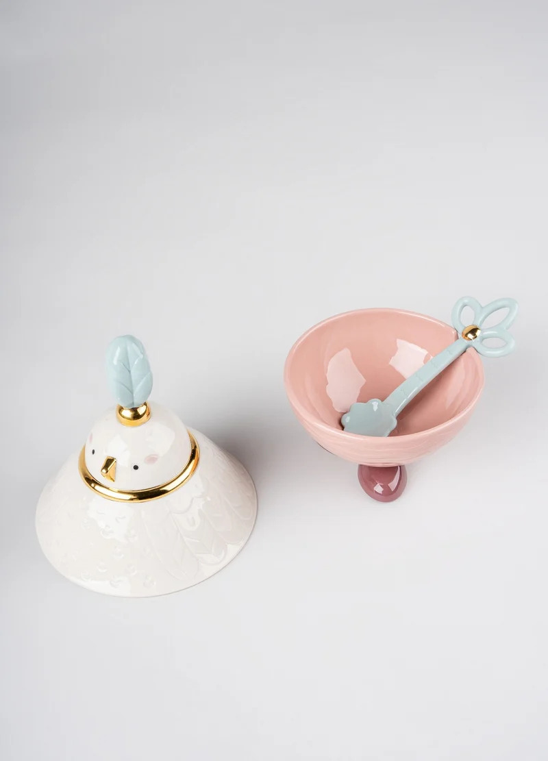 Porzellan-Zuckerdose aus der KAWKI Kollektion in Weiß und Rosa