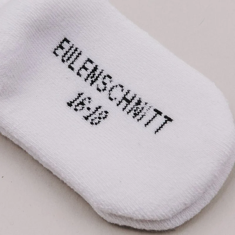 Eulenschnitt Babysocken weiß Herz schwarz