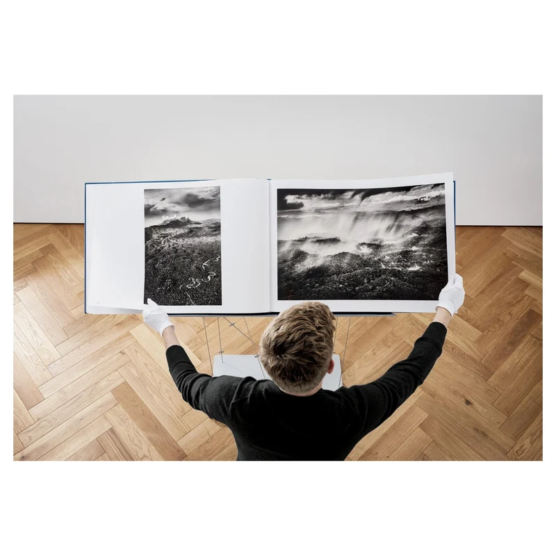 Sebastião Salgado. Amazônia, Art Edition No. 1–100 ‘Adão Yawanawá in a headdress of eagle feathers’