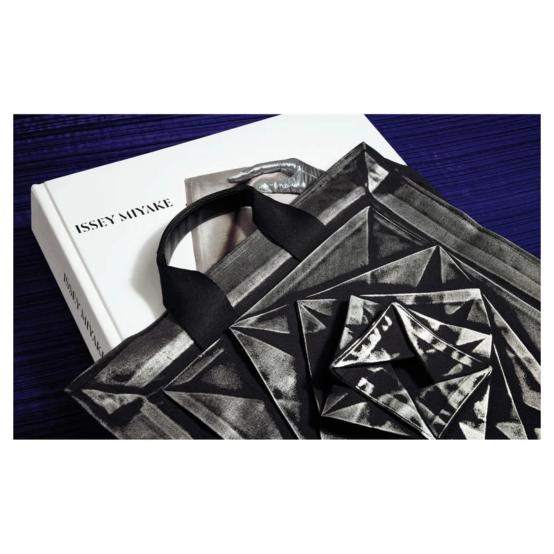 Midori Kitamura. Limitierte Collector´s Edition 'Issey Miyake'