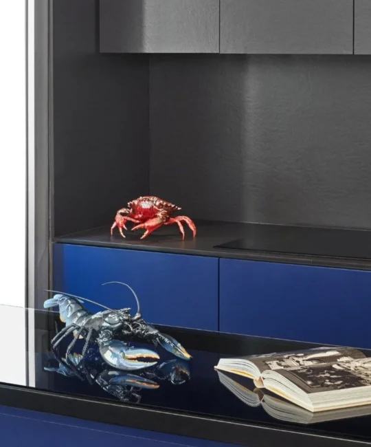 Figur LOBSTER SCULPTURE BLUE aus Porzellan
