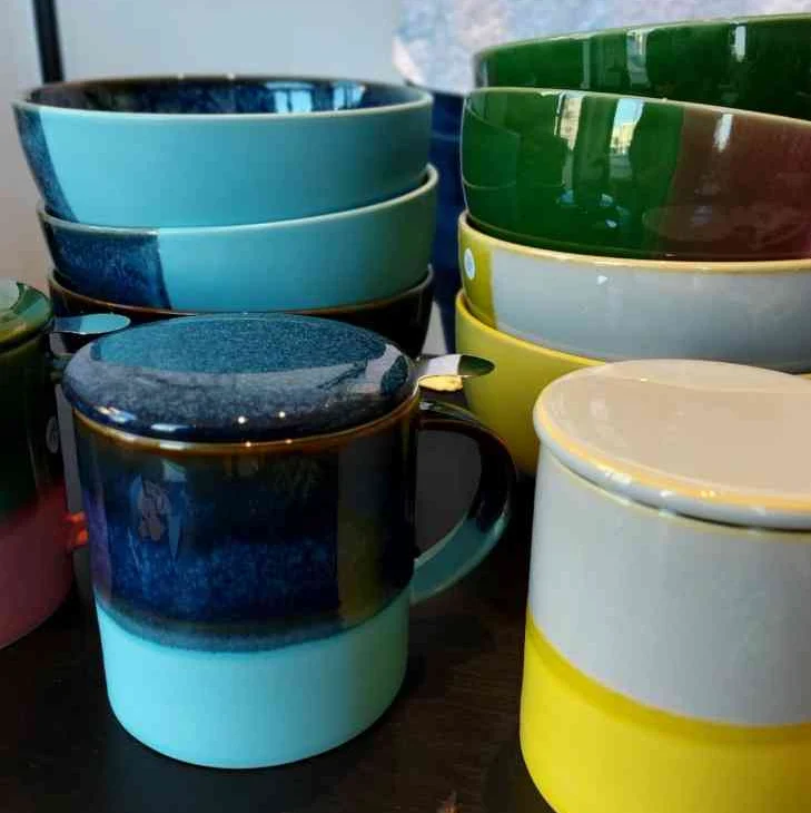 TASSE mit DECKEL und TEESIEB blau dunkelblau INDUSTRIAL ca. 410 ml
