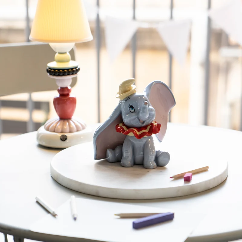 Figur DUMBO aus Porzellan