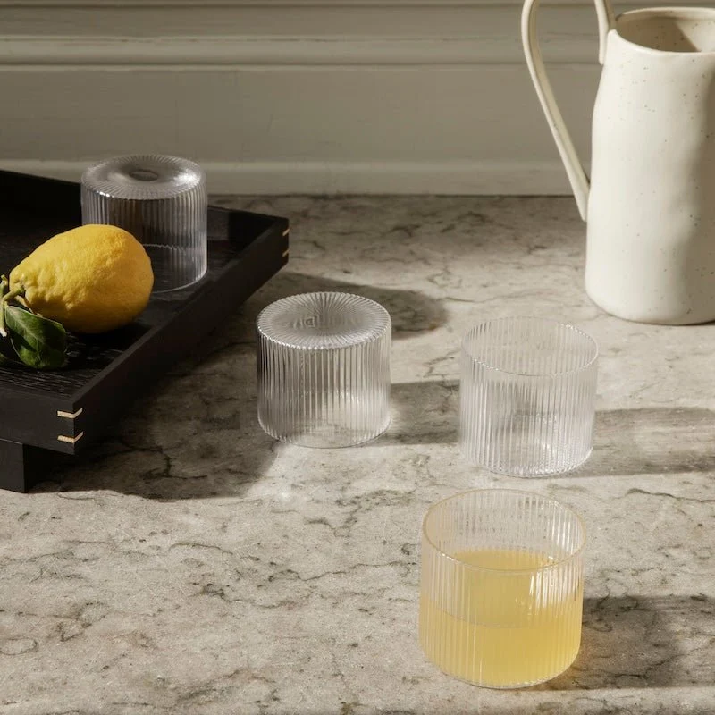 Ripple Low Wassergläser 4er Set – geriffelte Tumbler von ferm LIVING