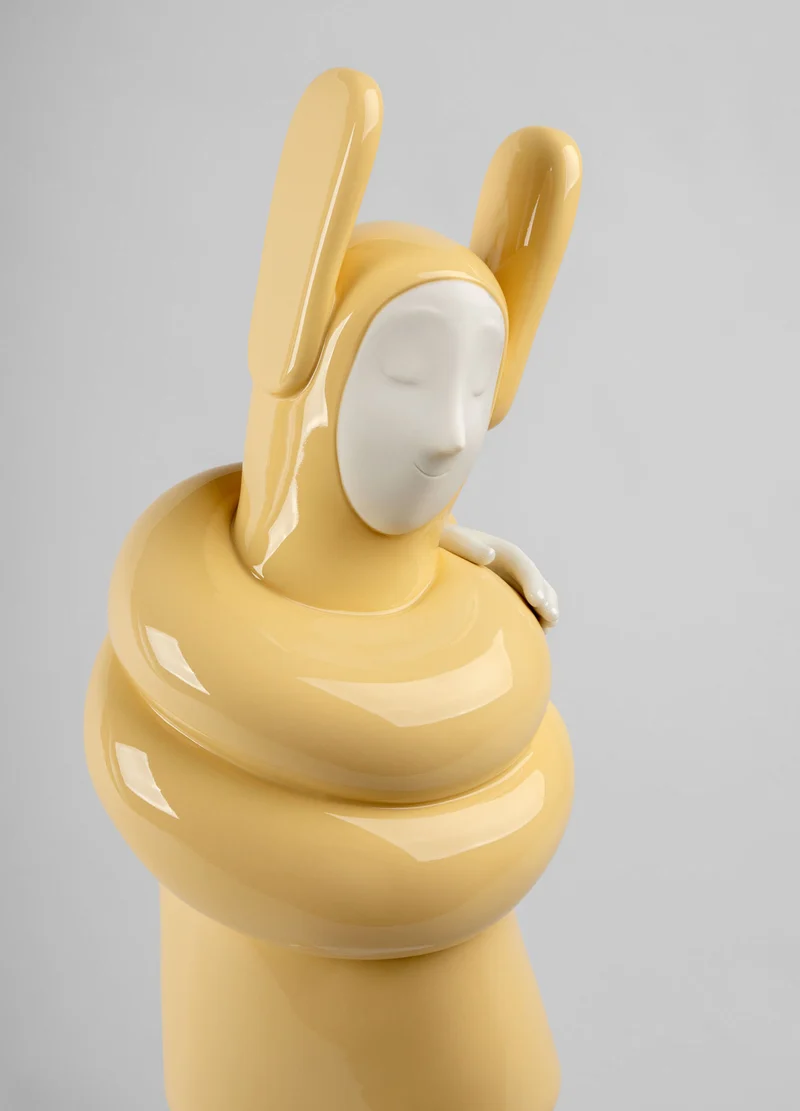 Figur EMBRACED in Gelb, H57 cm