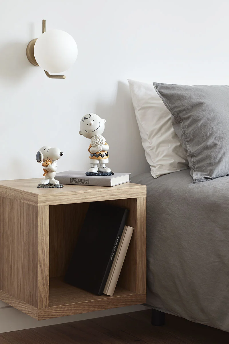 Figur CHARLIE BROWN™ aus Porzellan