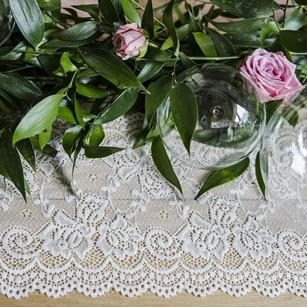 Vintage Spitzenläufer Blumen auf Rolle - weiß (9m Länge)