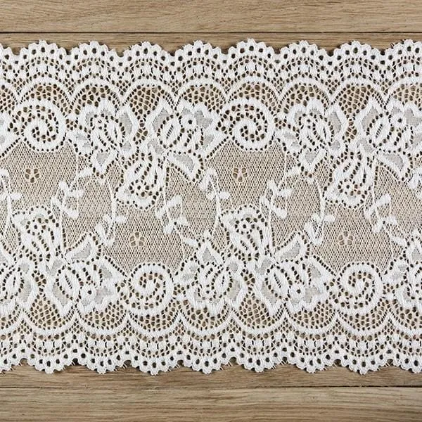Vintage Spitzenläufer Blumen auf Rolle - weiß (9m Länge)