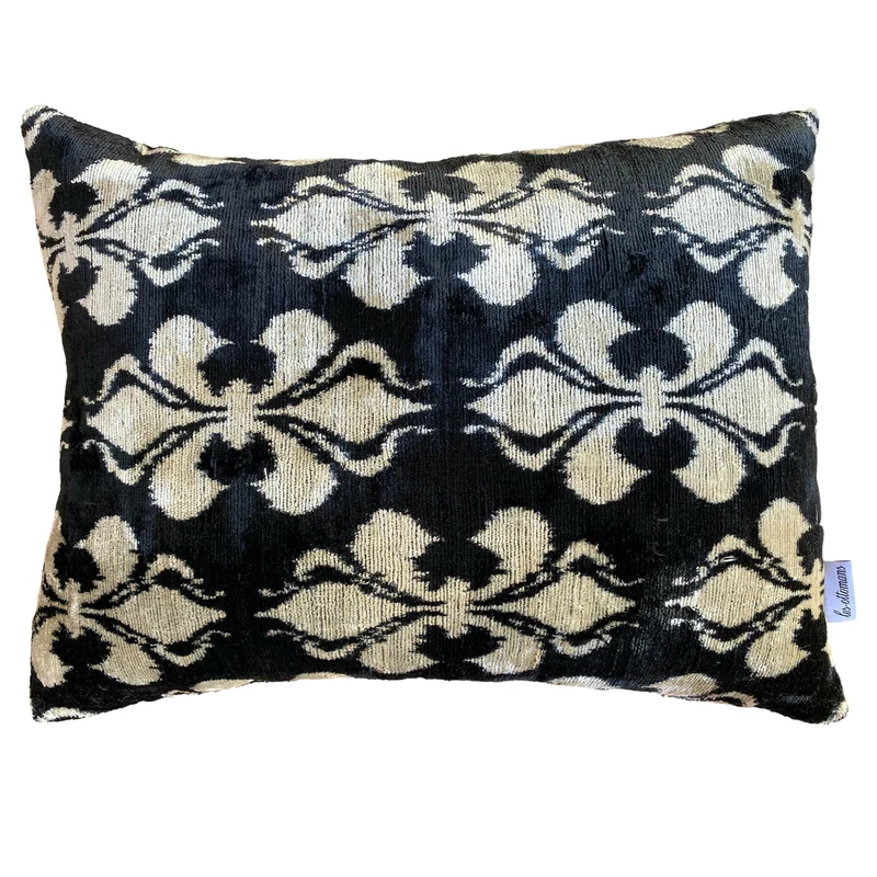 Kissen „Ikat Monochrome“ aus Seidensamt 40 × 60 cm