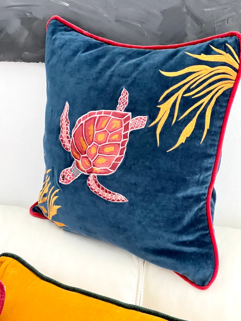 Kissen „Turtle“ aus Baumwoll-Samt 50 × 50 cm