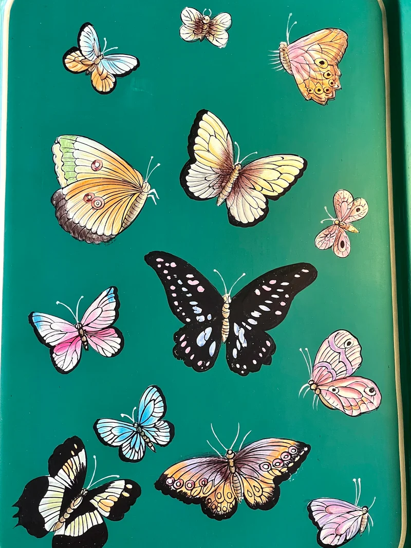 handbemaltes Tablett „Butterfly Garden“ 43 × 30 cm