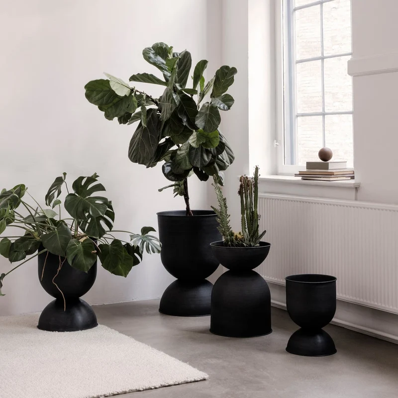 Hourglass Blumentopf schwarz XS 30 cm - ferm LIVING