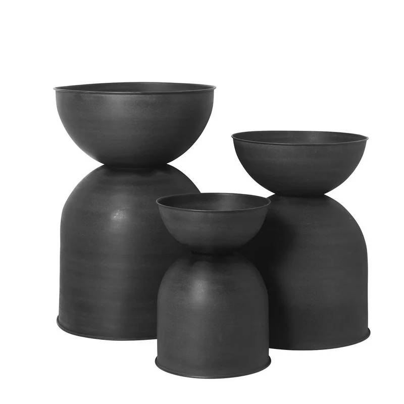 Hourglass Blumentopf schwarz Medium 59cm - ferm LIVING