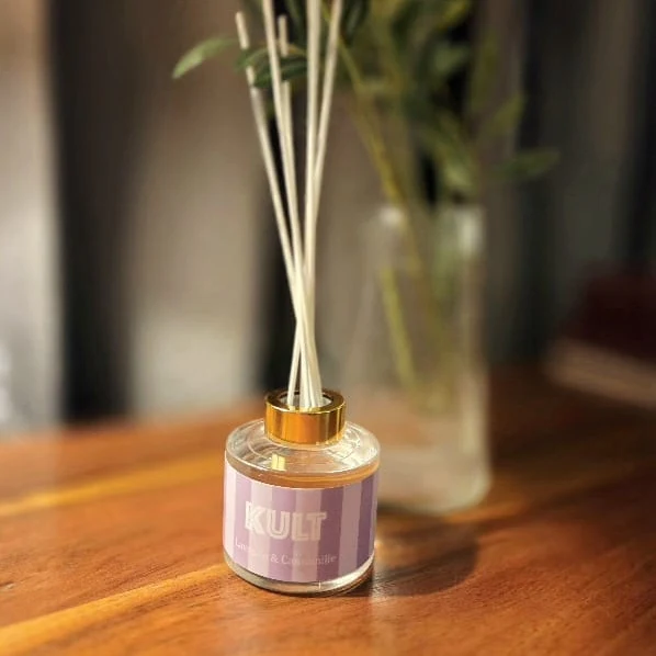 Raumduft LAVENDEL & KAMILLE Diffusor alkoholfreie Zusammensetzung 150 ml mit weißen Stäbchen